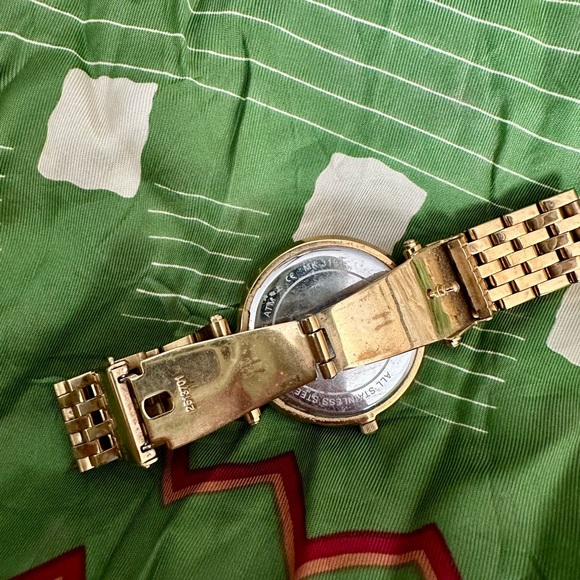 Michael Kors Watch - Picture 7 of 9